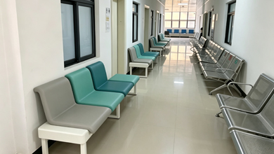 改造后 走廊候诊座椅配套完成